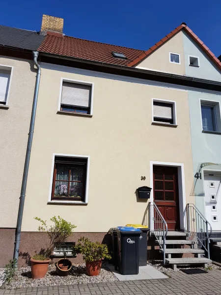  - Haus kaufen in Borna - In dieses Reihenhaus können Sie sofort einziehen.