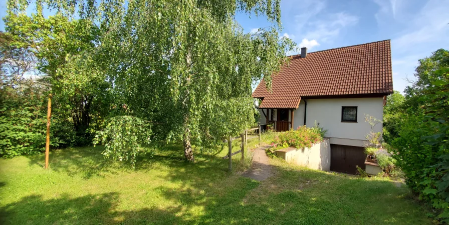  - Haus kaufen in Regis-Breitingen - Einfamilienhaus mit 5 Zimmern und Terrasse mit herrlichem unverbaubarem Ausblick in Ramsdorf zu verkaufen.