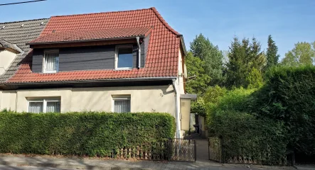 Hausansicht - Haus kaufen in Neukieritzsch - Doppelhaushälfte in Lobstädt zu verkaufen.