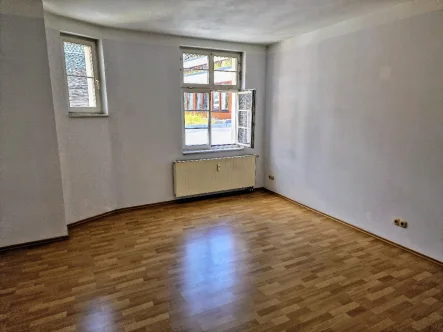 Zimmer 1 - Wohnung mieten in Halle/Saale - Wohnen in einem Denkmalobjekt in der City von Halle -unweit der Uni-