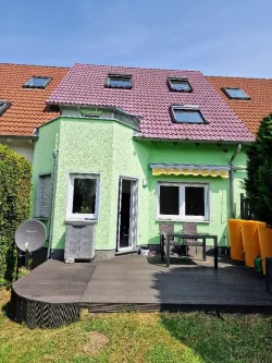 Ansicht Gartenseite - Haus kaufen in Schkopau - gepflegtes Reihenmittelhaus mit traumhafter Aussicht ins Grüne