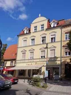 Hausansicht - Wohnung mieten in Delitzsch - Ihr neues Zuhause-Traumhafte DG-Wohnung mit großem Balkon in ruhiger City-Lage von Delitzsch.