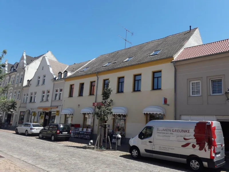 Straßenansicht - Laden/Einzelhandel mieten in Aken - Sehr schöner ebenerdiger Laden im Zentrum von Aken