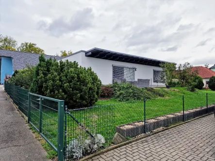 Hausansicht - Haus kaufen in Schkeuditz - Sehr schönes Einfamilienhaus in ruhiger, verkehrsgünstiger Lage von Schkeuditz