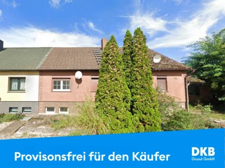 Straßenansicht - Haus kaufen in Zerbst / Anhalt OT Badewitz - Zwangsversteigerung - Doppelhaushälfte in Badewitz