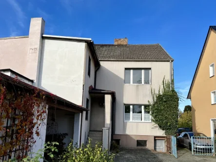Hausrückseite - Haus kaufen in Dessau-Roßlau - Doppelhaushälfte mit  Potential und schönem Garten