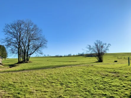 Weitblick in die Umgebung - Grundstück kaufen in Bretnig-Hauswalde - Greifen Sie jetzt zu und sichern Sie sich Ihr Traumgrundstück!