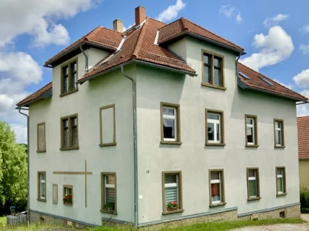 Ansicht Straßenseite - Haus kaufen in Sebnitz - Mehrfamilienhaus in der Seidenblumenstadt