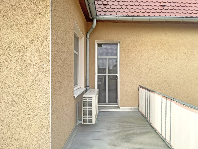 Balkon mit Klimaanlage am Wohnzimmer
