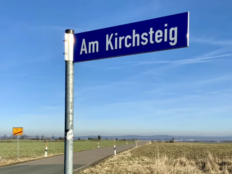 Zufahrt zum neuen Baugebiet