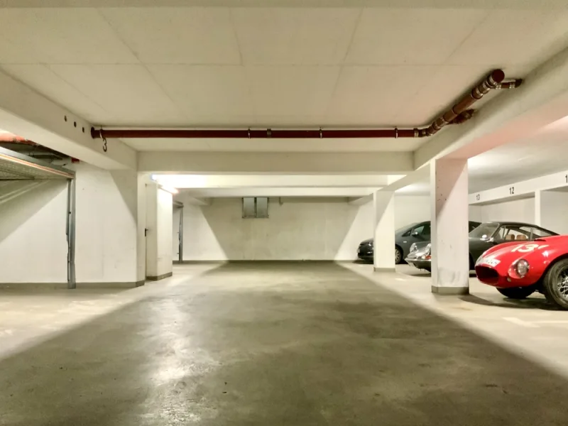 Geräumige Tiefgarage