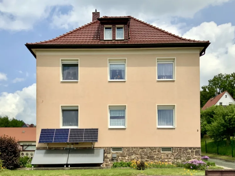 Ansicht Straßenseite - Haus kaufen in Nossen - Bestlage mit Blick zum SchlossWohnsitz mit Ausbaupotential