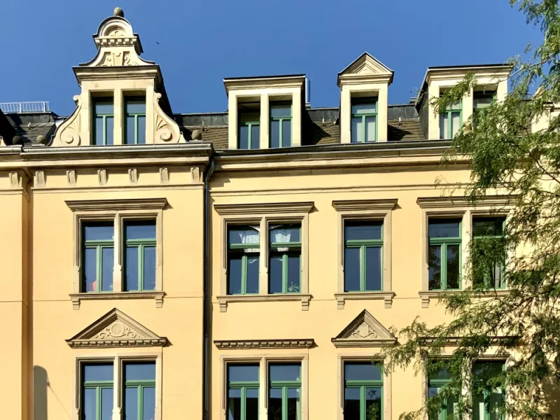 Details der Fassade straßenseitig