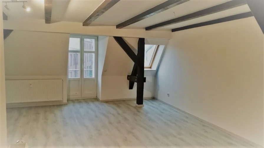 Wohnzimmer Ja 22 - Wohnung mieten in Görlitz - Dachgeschosswohnung mit tollen Flair und Balkon zu vermieten