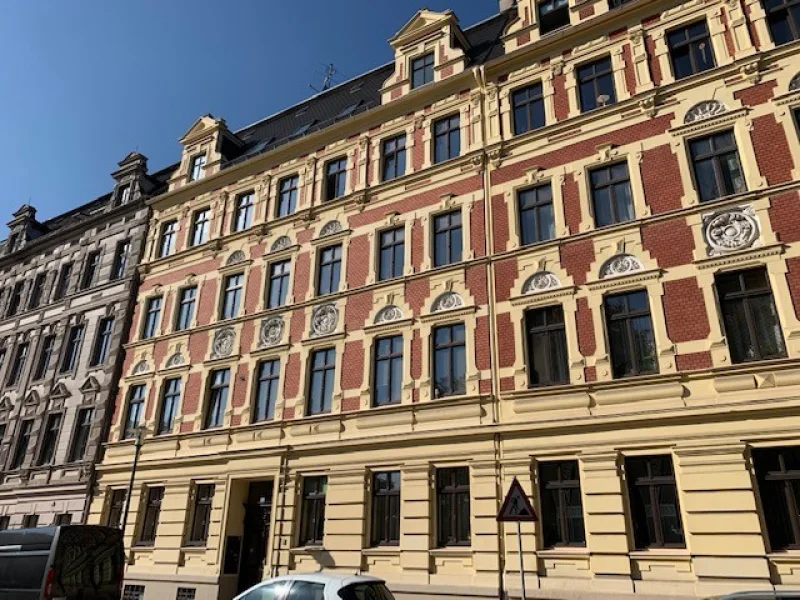 Hausansicht - Wohnung kaufen in Görlitz - Vermietete 3 RWE mit direkten Blick auf die Görlitzer Lutherkirche