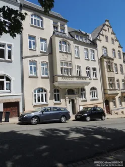 Hausansicht - Wohnung mieten in Auerbach/Vogtland - 3 Zimmer Dachgeschoßwohnung in Auerbach zu vermieten mit Balkon!