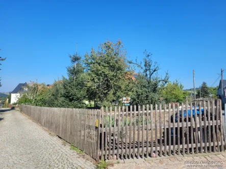 Blick auf das Grundstück - Grundstück kaufen in Kirchberg - Baugrundstück und Haus in Kirchberg, Am Fuße des Geiersbergs zu verkaufen!