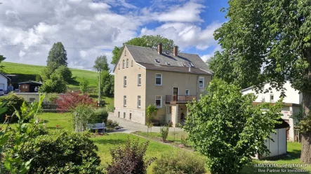 Ansicht vom Garten - Haus kaufen in Crinitzberg - Mehrgenerationenhaus  in herrlicher Lage von Obercrinitz zu verkaufen!