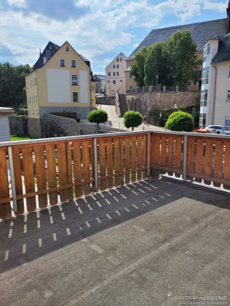 Terrasse - Wohnung mieten in Kirchberg - Helle, freundliche 2-Zi. Wohnung mit LAMINAT, EINBAUKÜCHE im Zentrum von Kirchberg zu vermieten!