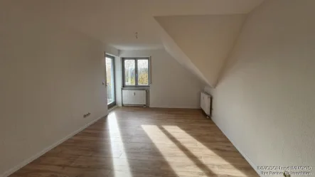 Wohnen - Wohnung mieten in Wilkau-Haßlau / Silberstraße - DG-Wohnung, Balkon und Bad mit Dusche, TG-Stellplatz - zu vermieten!