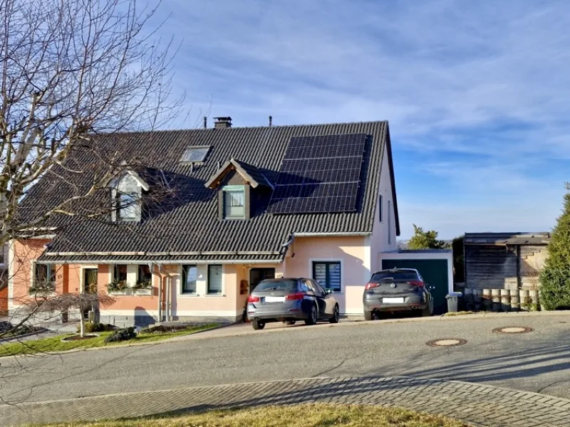 Titelbild - Haus kaufen in Hartmannsdorf bei Kirchberg - Sofort bezugsfertig!  Einfamilienhaus mit Garage, Kamin, Fußbodenheizung, Terrasse und kleinem Garten