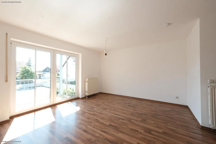 Wohnzimmer - Wohnung mieten in Burkhardtsdorf - MIT BALKON UND KÜCHE! 1-Raumwohnung in 09235 Burkhardtsdorf