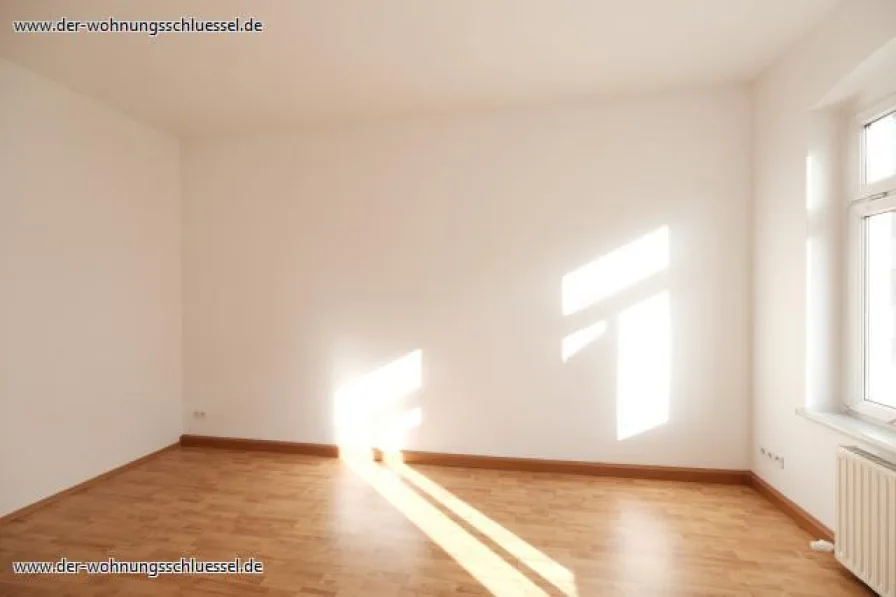  - Wohnung mieten in Chemnitz / OT Bernsdorf - SCHÖNE 3-RAUMWOHNUNG MIT BALKON IN RUHIGER SEITENLAGE! 