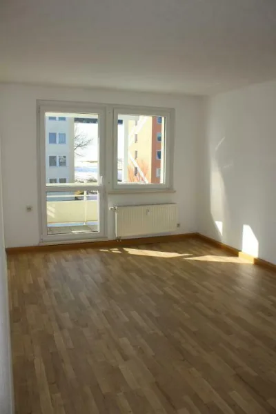 Wohnzimmer - Wohnung mieten in Grünhain-Beierfeld - RUHIGE LAGE/ EKB/BALKON!