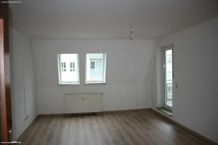 Wohnzimmer - Wohnung kaufen in Annaberg-Buchholz / OT Annaberg - 4-Raumwohnung in Wohn-und Geschäftskomplex!