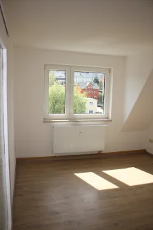 Schlafzimmer - Wohnung mieten in Grünhain-Beierfeld / OT Grünhain - Ruhige Dachgeschoßwohnung mit optionaler Einbauküche