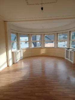 Wohnzimmer - Wohnung mieten in Thalheim/Erz. - Wohnung mit besonderem Flair!