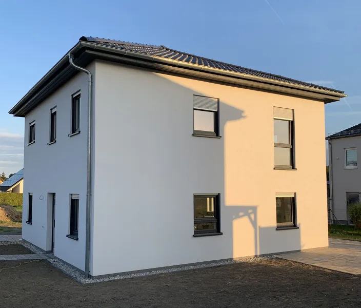 Bebauungsbeispiel - Haus kaufen in Grimma - Grimma OT Nerchau: Baugrdst. nur 120EUR/m² für RubaHaus-Stadtvilla (Förderdarlehen zu 0,73% mögl.) 