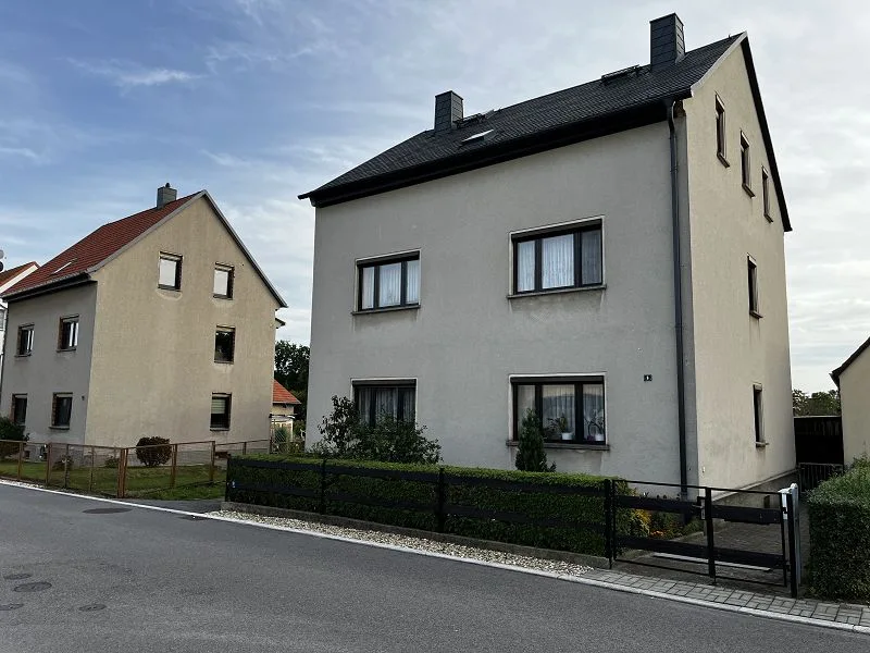 Straßenansicht - Haus kaufen in Fockendorf - Fockendorf: EFH / ZFH mit großem 1.570 m² großen Grundstück, SÜDAUSRICHTUNG !!! 