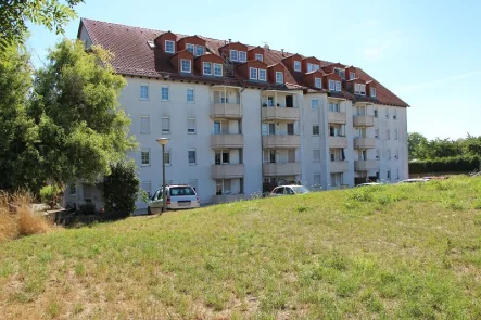 Mehrfamilienwohnhaus - Wohnung kaufen in Meuselwitz - Eigentumswohnung mit Balkon und TG Stellplatz, ca. 49 m² Wfl.