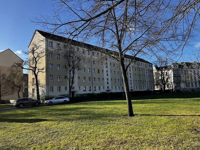 Gebäudeansicht - Wohnung kaufen in Leipzig - Eigennutzer aufgepasst!!! ETW mit 3 Zimmer., Balkon, Garage in gefragter Lage!!!!