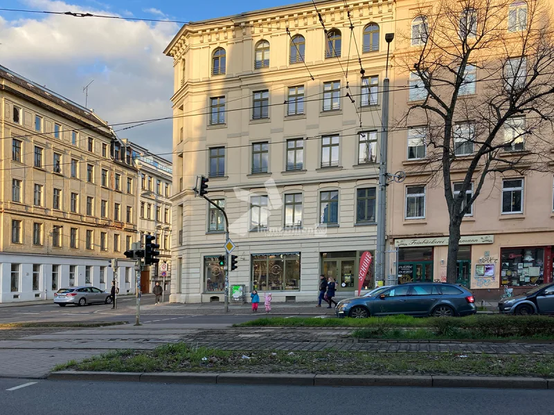 Außenansicht - Laden/Einzelhandel mieten in Leipzig - Moderne Ladeneinheit - genau an der Hauptstraße! Zentrumsnähe - An der Karl-Liebknecht-Straße