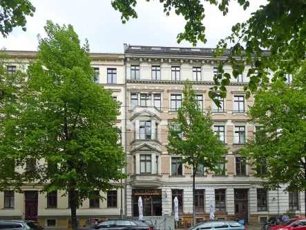 Blick zum Haus - Wohnung mieten in Leipzig - Repräsentative 2Raumwohnung! Parkett! Waldstraße Leipzig