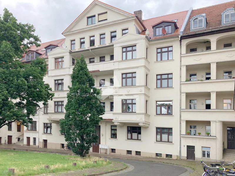 Außensicht vorn - Wohnung mieten in Leipzig - Schöne 3Raumwohnung über 2 Ebenen! Großer Park schräg gegenüber!