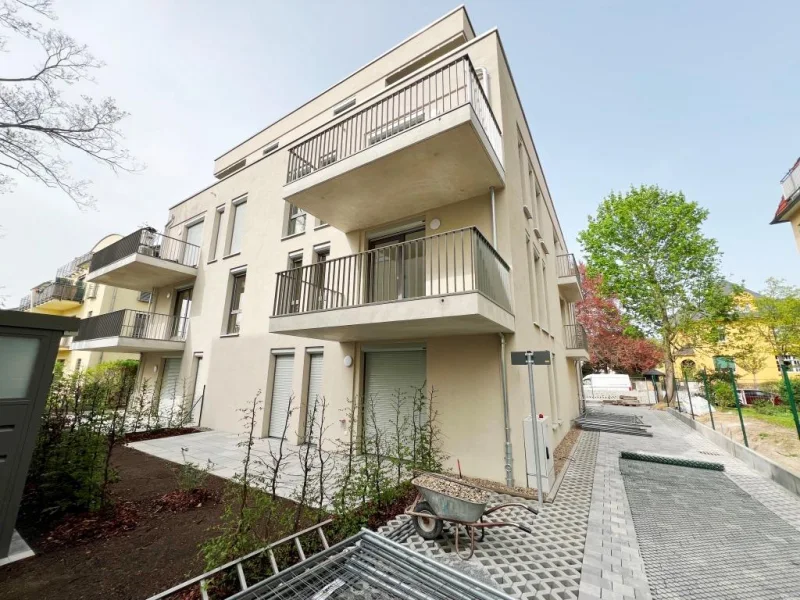 Blick zur Wohnung im Erdgeschoss - Wohnung kaufen in Dresden - SCHÖNE WOHNUNG IM EG MIT GARTEN IM ERSTBEZUG