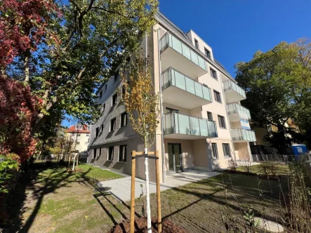 Blick zum Balkon im 1 OG - Wohnung kaufen in Dresden - ERSTBEZUG UNWEIT DES GROSSEN GARTEN