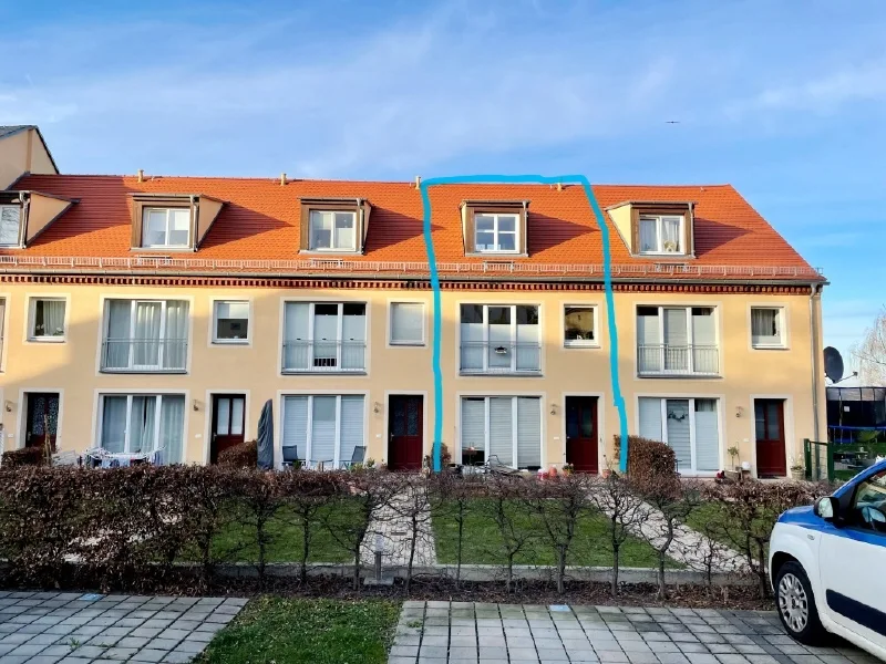 Hausansicht - Haus kaufen in Bannewitz - GEPFLEGTES REIHENHAUS IM SPECKGÜRTEL VON DRESDEN