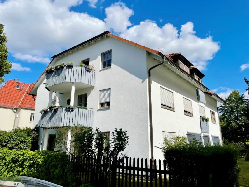 Straßenansicht - Wohnung kaufen in Dresden - SCHÖNE 2-ZIMMER WOHNUNG IM DACHGESCHOSS