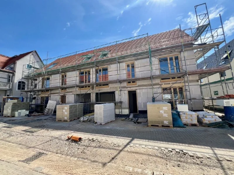 Hausansicht - Haus mieten in Dresden - BEZUG 01/2025 - FAMILIENGERECHT UND ENERGIEEFFIZIENT