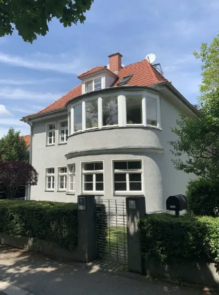 Hausansicht - Haus kaufen in Dresden - GEPFLEGTES STADTHAUS MIT ZWEI EINHEITEN