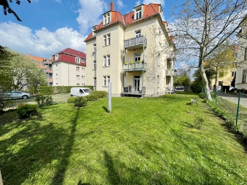 Garten - Wohnung kaufen in Dresden - VERMIETETE 2-RAUM WOHNUNG MIT BALKON