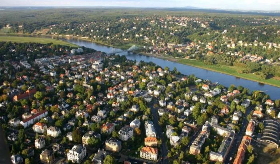 Vogelperspektive - Wohnung kaufen in Dresden - MIT BALKON UND GARTENANTEIL