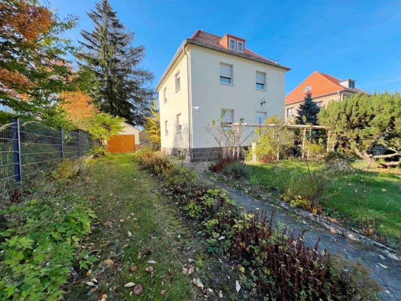 Hausansicht - Haus kaufen in Dresden - SCHÖNES EINFAMILIENHAUS MIT AUSBAUPOTENTIAL