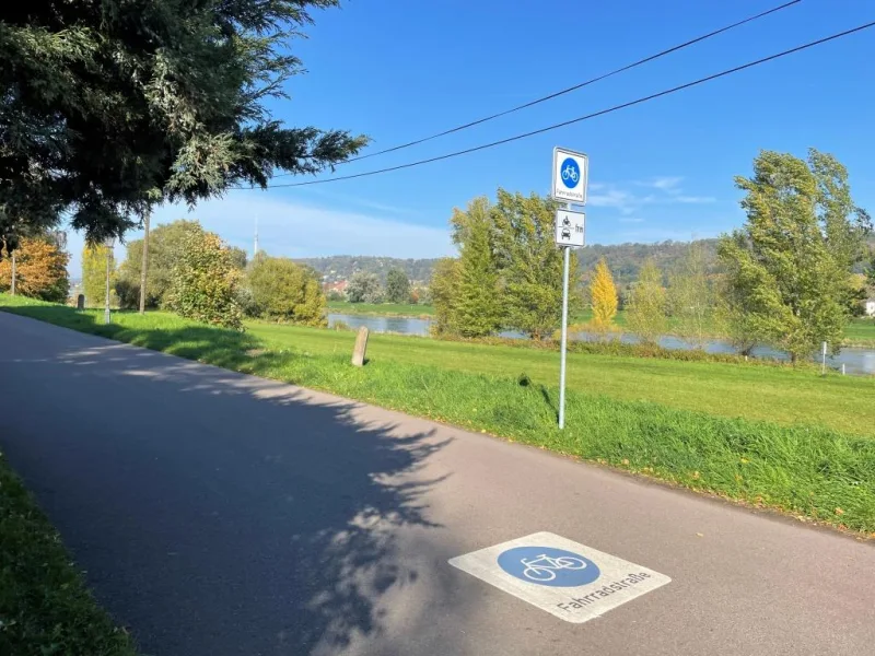 benachbarter Elberadweg