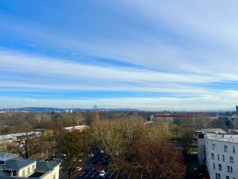 Ausblick - Wohnung kaufen in Dresden - BEZUGSFREI - 2-RAUM WOHNUNG AM GROSSEN GARTEN