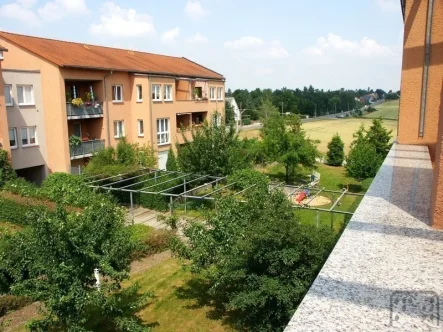 Fensterblick (ähnlich) - Wohnung kaufen in Schkeuditz - Kapitalanlage mit knapp 5 % Rendite in grüner Umgebung am Stadtrand von Schkeuditz